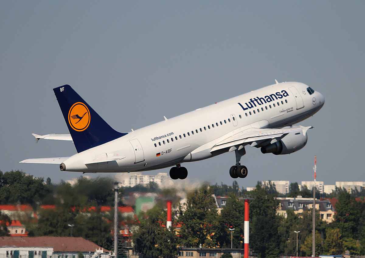 Lufthansa A 319-112 D-AIBF  Sinsheim  beim Start in Berlin-Tegel am 06.09.2013