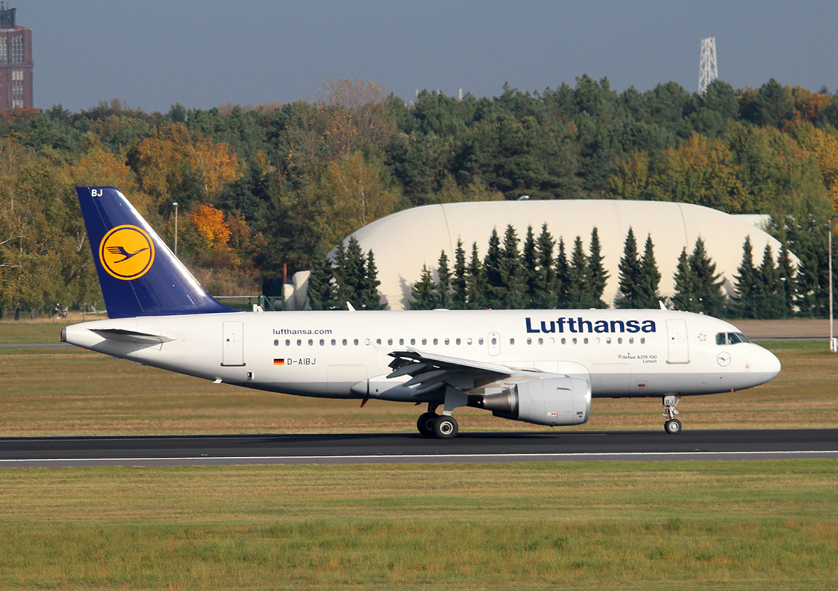 Lufthansa A 319-112 D-AIBJ  Lörrach  nach der Landung in Berlin-Tegel am 19.10.2013
