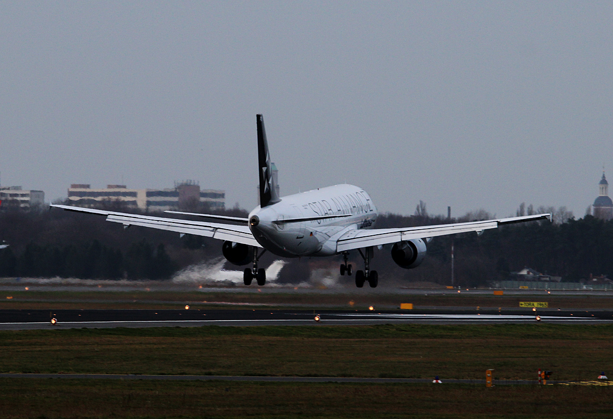 Lufthansa A 320-211 D-AIPD bei der Landung in Berlin-Tegel am 03.01.2015