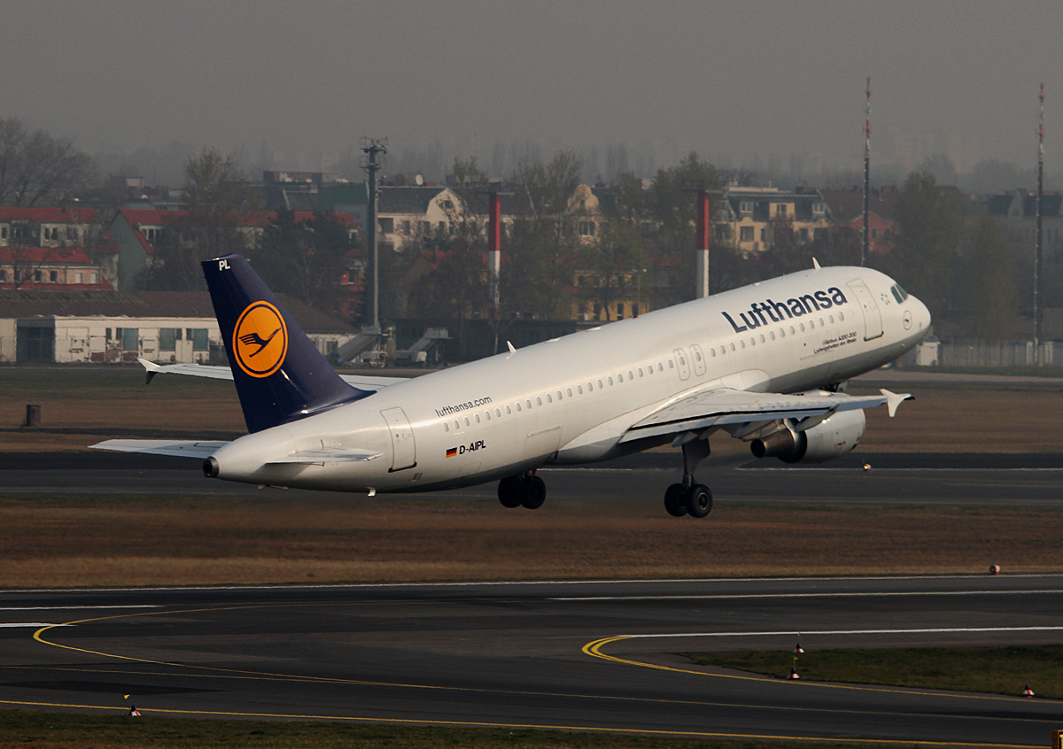 Lufthansa A 320-211 D-AIPL  Ludwigshafen am Rhein  beim Start in Berlin-Tegel am 29.03.2014