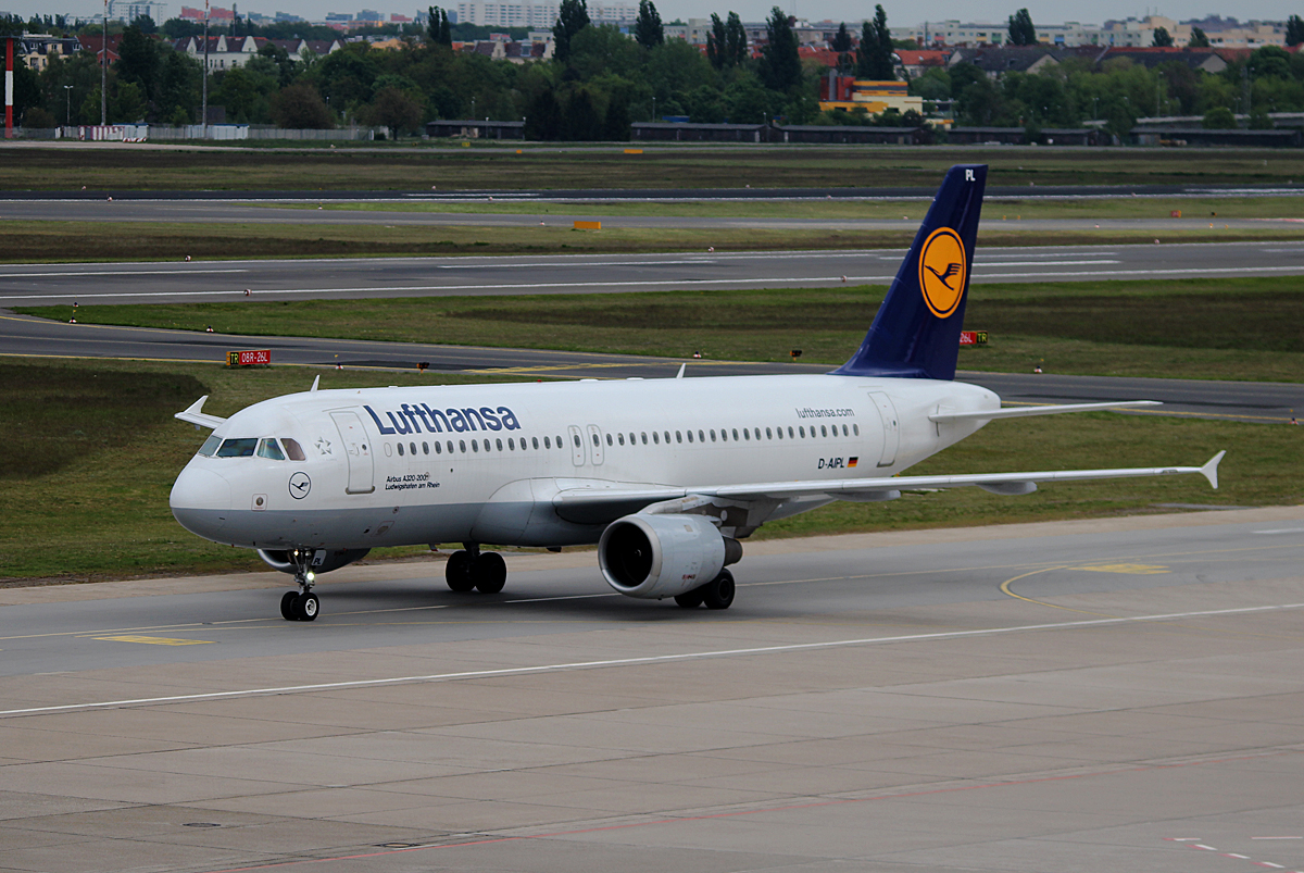 Lufthansa A 320-211 D-AIPL  Ludwigshafen am Rhein  bei der Ankunft in Berlin-Tegel am 27.04.2014