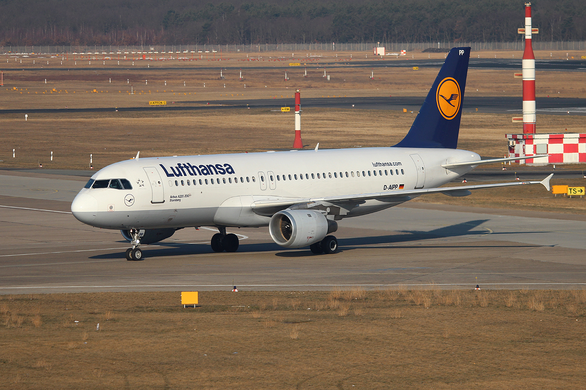 Lufthansa A 320-211 D-AIPP  Starnberg  bei der Ankunft in Berlin-Tegel am 07.04.2013