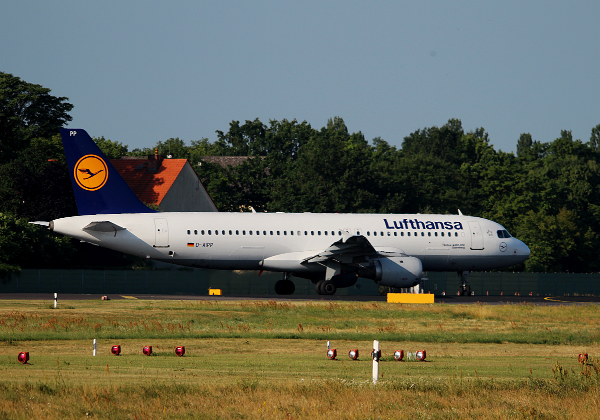 Lufthansa A 320-211 D-AIPP  Starnberg  kurz vor dem Start in Berlin-Tegel am 11.07.2015