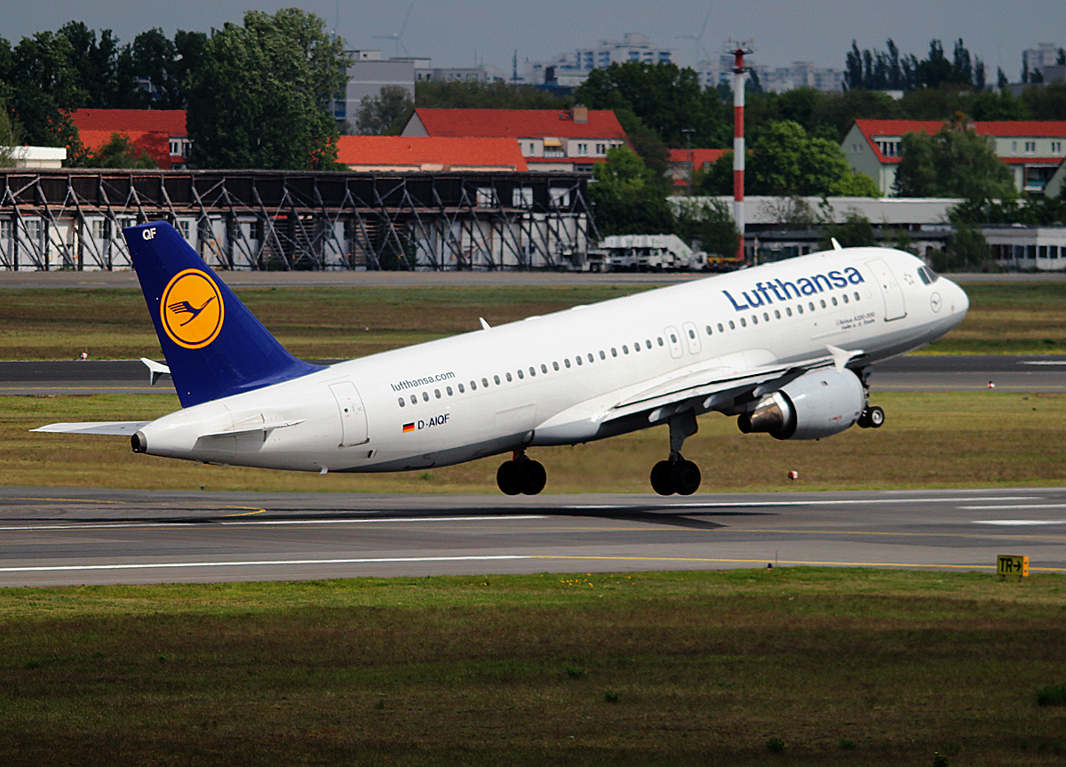 Lufthansa A 320-211 D-AIQF beim Start in Berlin-Tegel am 27.04.2014
