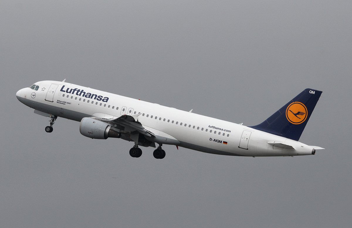 Lufthansa A 320-211 D-AIQM  Nordenham  beim Start in Berlin-Tegel am 24.11.2013