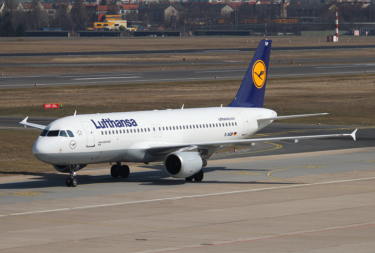 Lufthansa A 320-211 D-AIQP  Suhl  bei der Ankunft in Berlin-Tegel am 14.04.2013