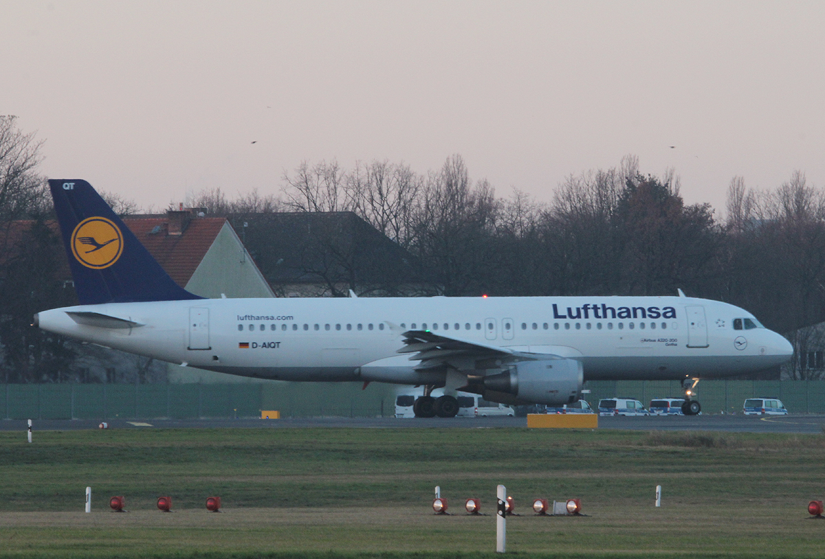 Lufthansa A 320-211 D-AIQT  Gotha  kurz vor dem Start in Berlin-Tegel am 30.12.2013