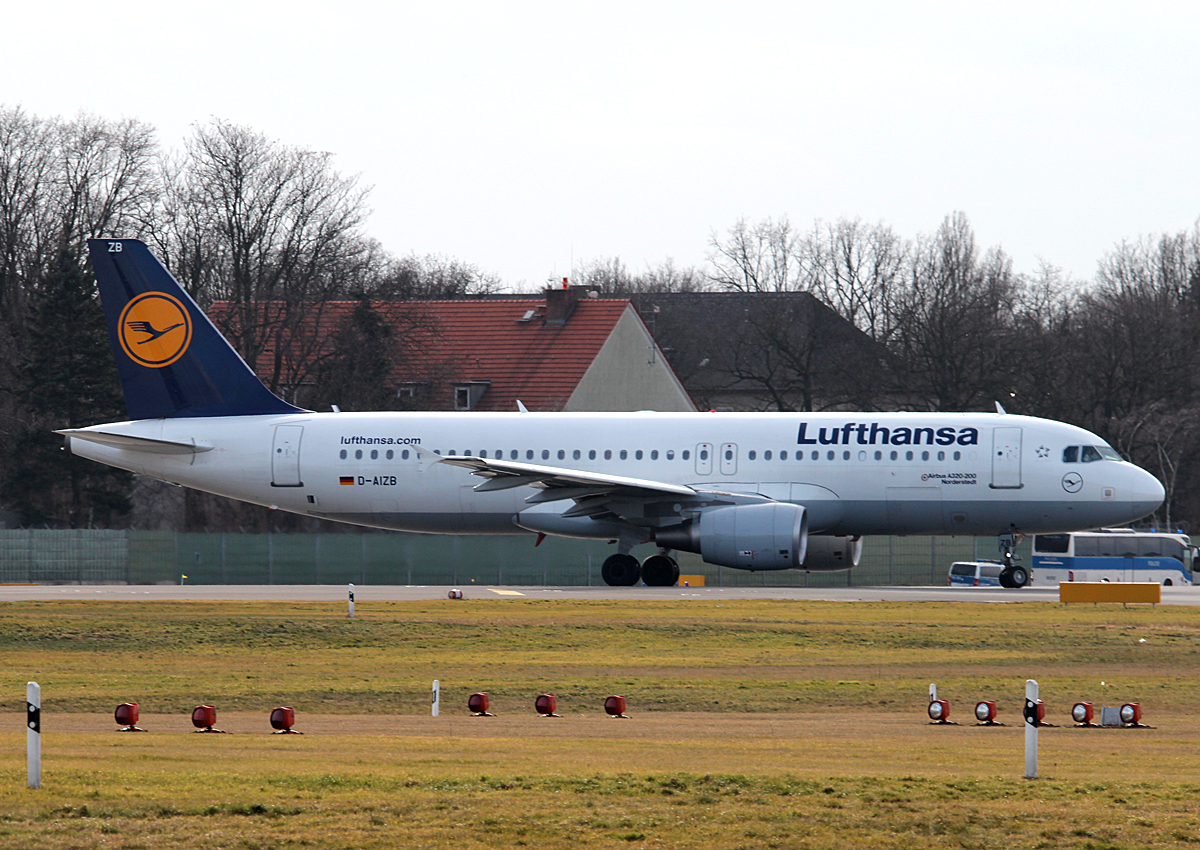 Lufthansa A 320-214 D-AIZB  Norderstedt  kurz vor dem Start in Berlin-Tegel am 13.02.2014