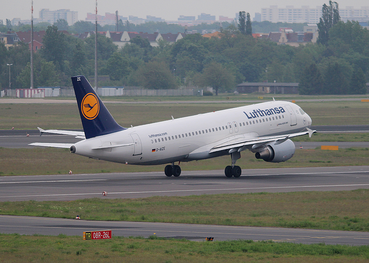 Lufthansa A 320-214 D-AIZE beim Start in Berlin-Tegel am 18.05.2013