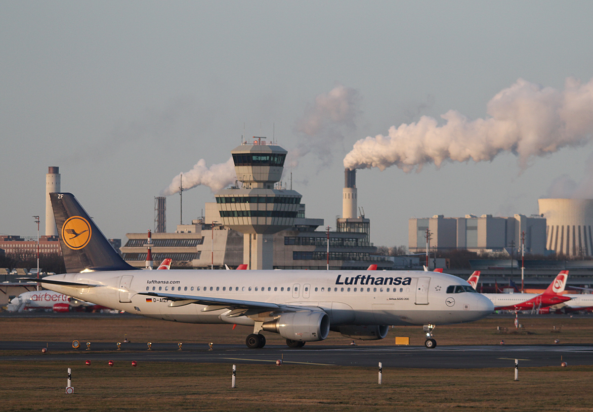 Lufthansa A 320-214 D-AIZF kurz vor dem Start in Berlin-Tegel am 08.02.2014