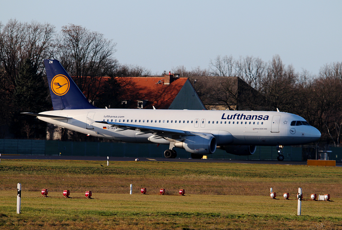 Lufthansa A 320-214 D-AIZM kurz vor dem Start in Berlin-Tegel am 08.02.2015