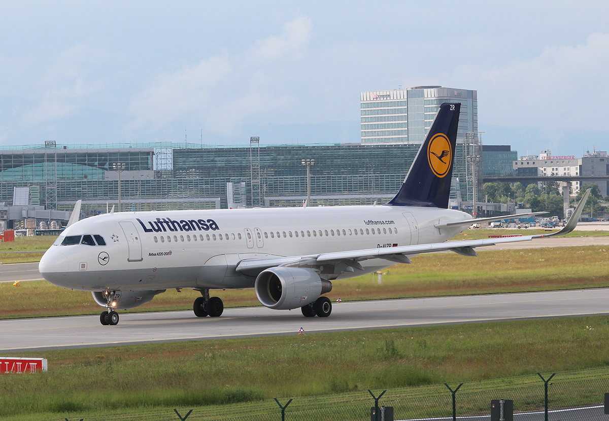 Lufthansa A 320-214 D-AIZR am 09.06.2013 auf dem Flughafen Frankfurt