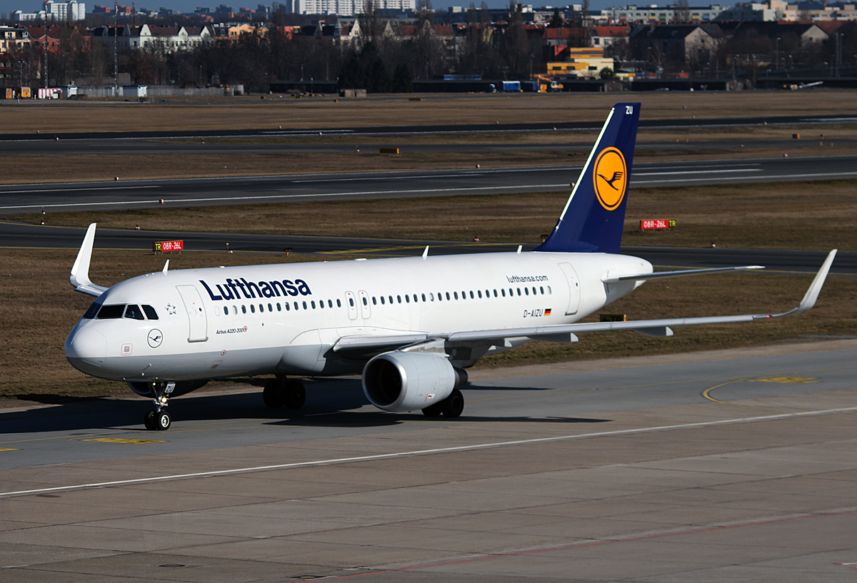 Lufthansa A 320-214 D-AIZU bei der Ankunft in Berlin-Tegel am 08.03.2014
