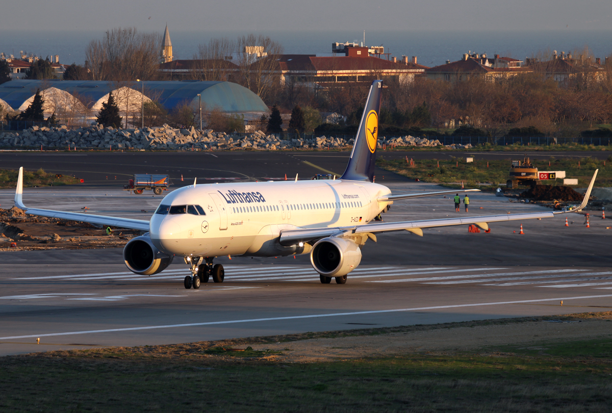 Lufthansa A-320 D-AIZD beim Takeoff auf 36L in IST / LTBA / Istanbul am 21.03.2014