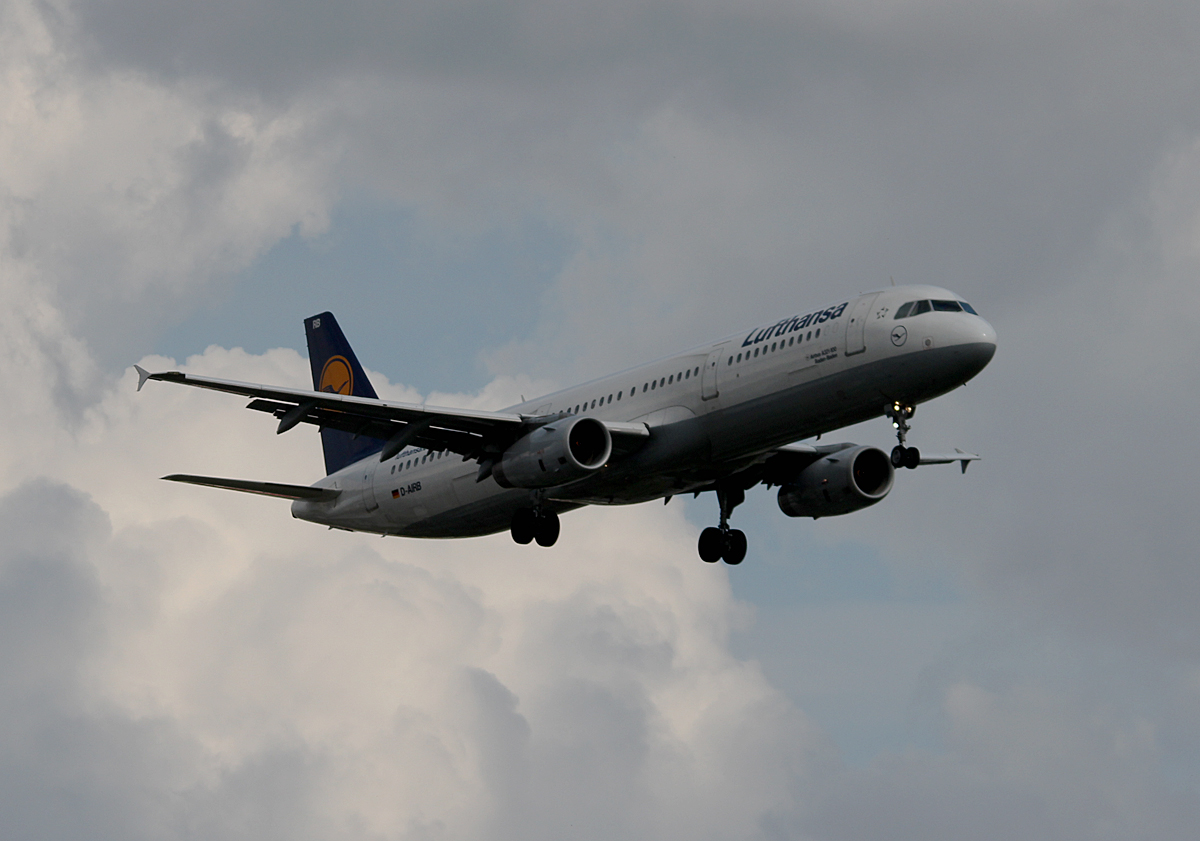 Lufthansa A 321-131 D-AIRB  Baden-Baden  bei der Landung in Berlin-Tegel am 09.05.2014