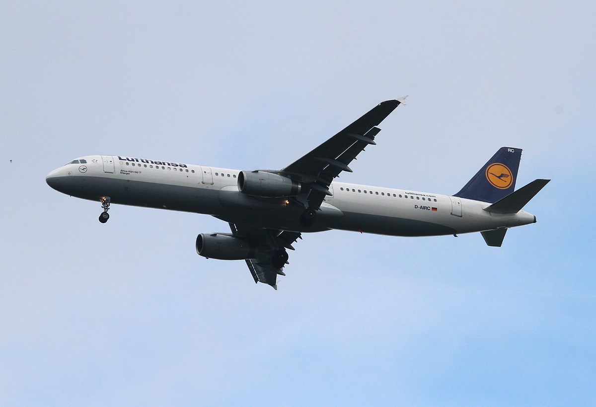 Lufthansa A 321-131 D-AIRC  Erlangen  bei der Landung in Frankfurt am 09.06.2013