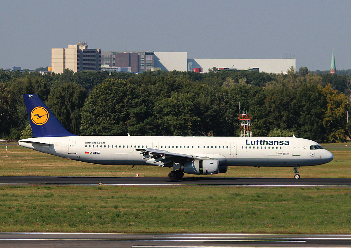 Lufthansa A 321-131 D-AIRC  Erlangen  nach der Landung in Berlin-Tegel am 06.09.2013