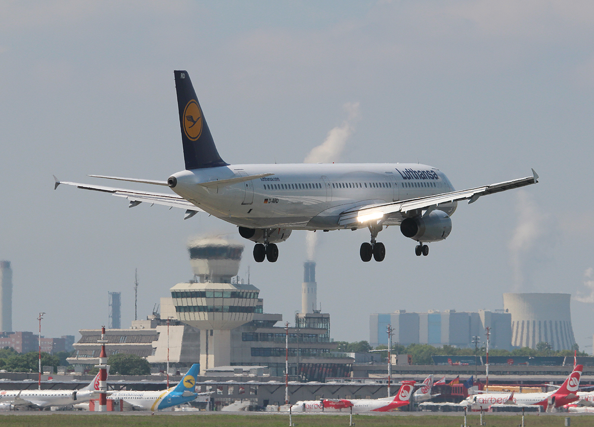 Lufthansa A 321-131 D-AIRD  Coburg  bei der Landung in Berlin-Tegel am 19.05.2013