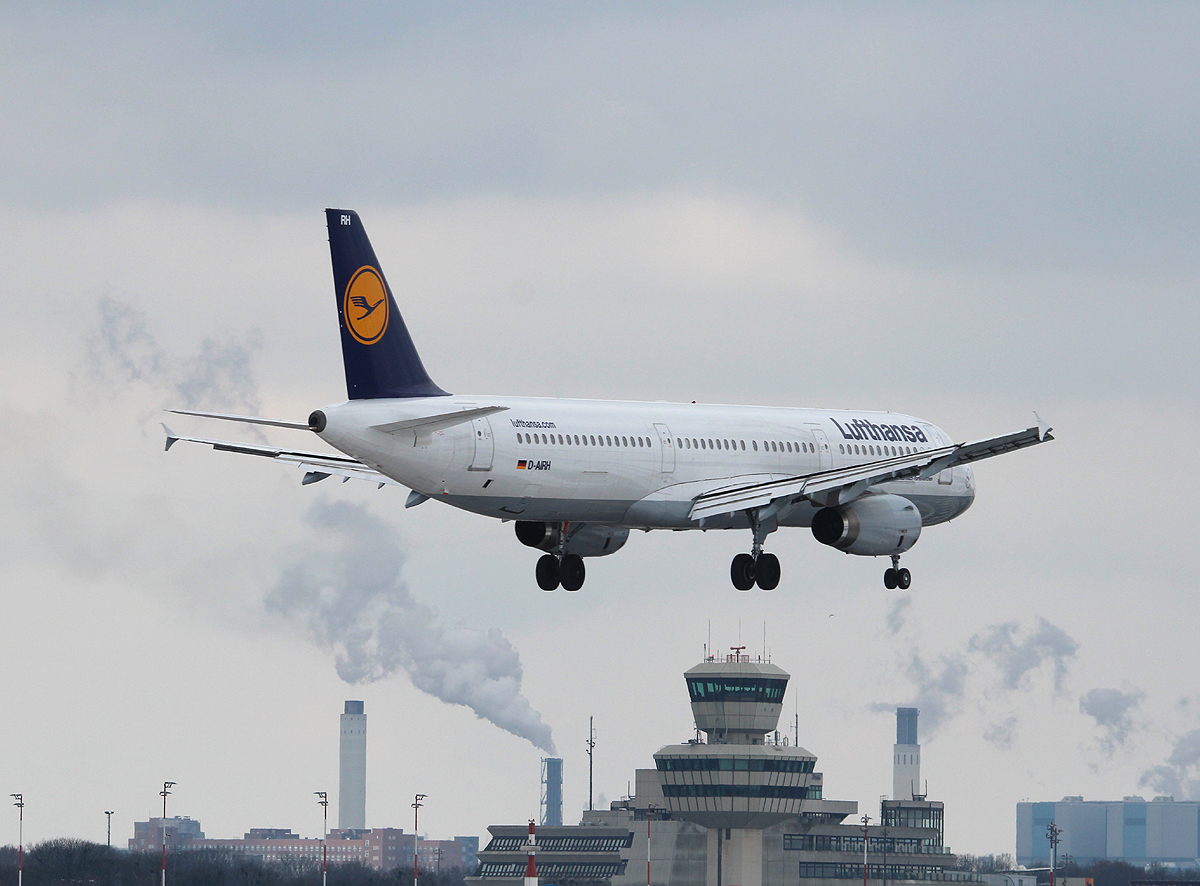 Lufthansa A 321-131 D-AIRH  Garmisch-Partenkirchen  bei der Landung in Berlin-Tegel am 01.04.2013