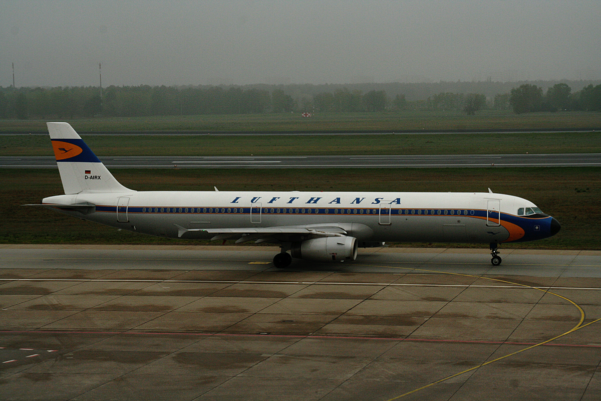 Lufthansa A 321-131 D-AIRX am 27.04.2014 auf dem Flughafen Berlin-Tegel
