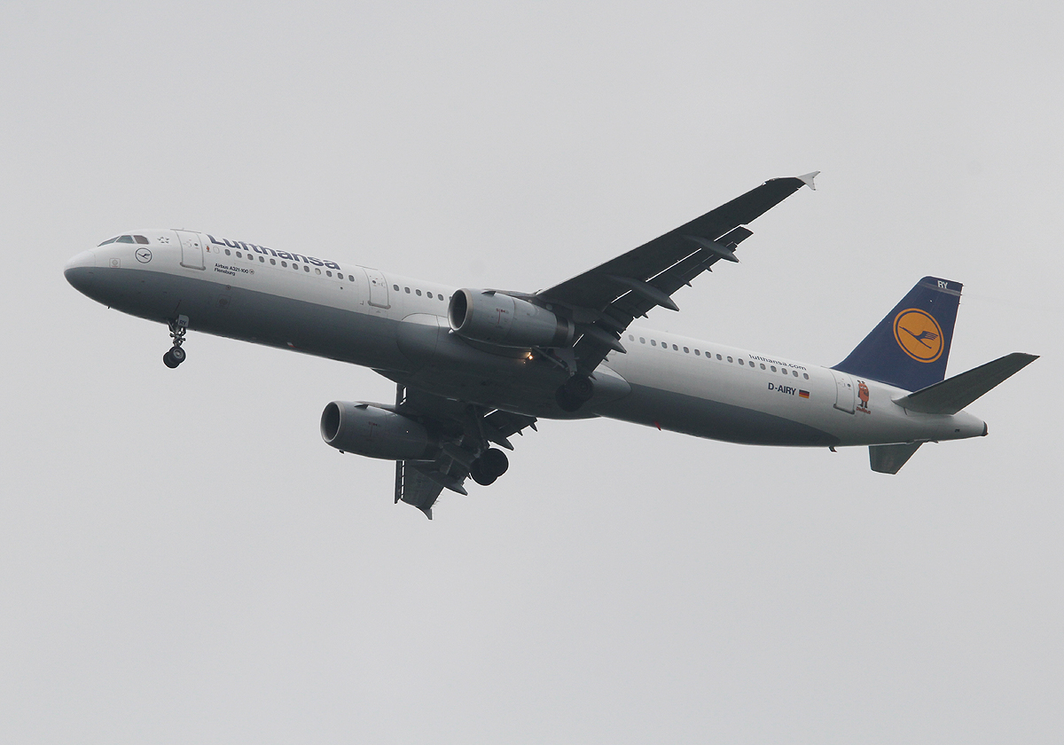 Lufthansa A 321-131 D-AIRY  Flensburg  bei der Landung in Frankfurt am 09.06.2013