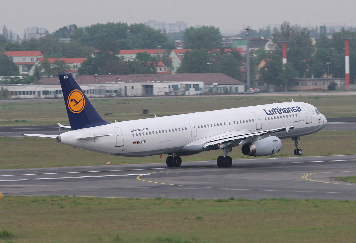 Lufthansa A 321-231 D-AIDB beim Start in Berlin-Tegel am 18.05.2013