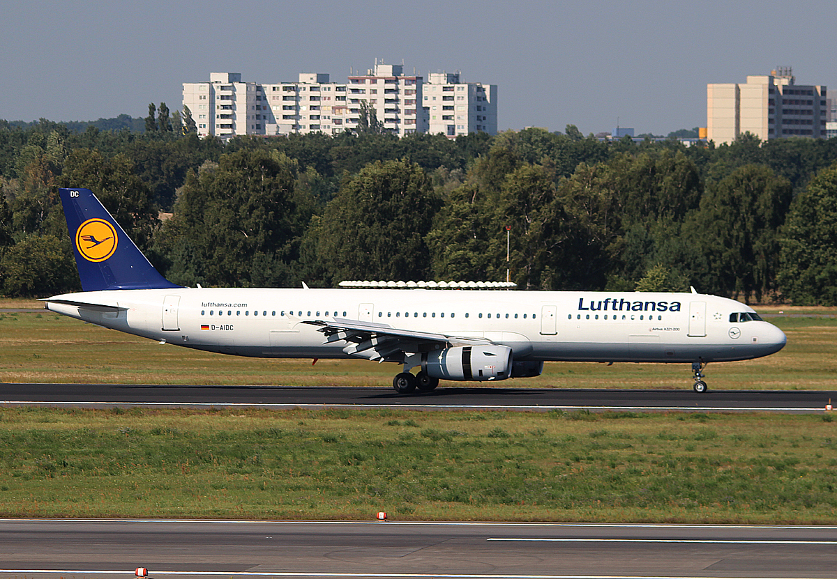 Lufthansa A 321-231 D-AIDC nach der Landung in Berlin-Tegel am 06.09.2013