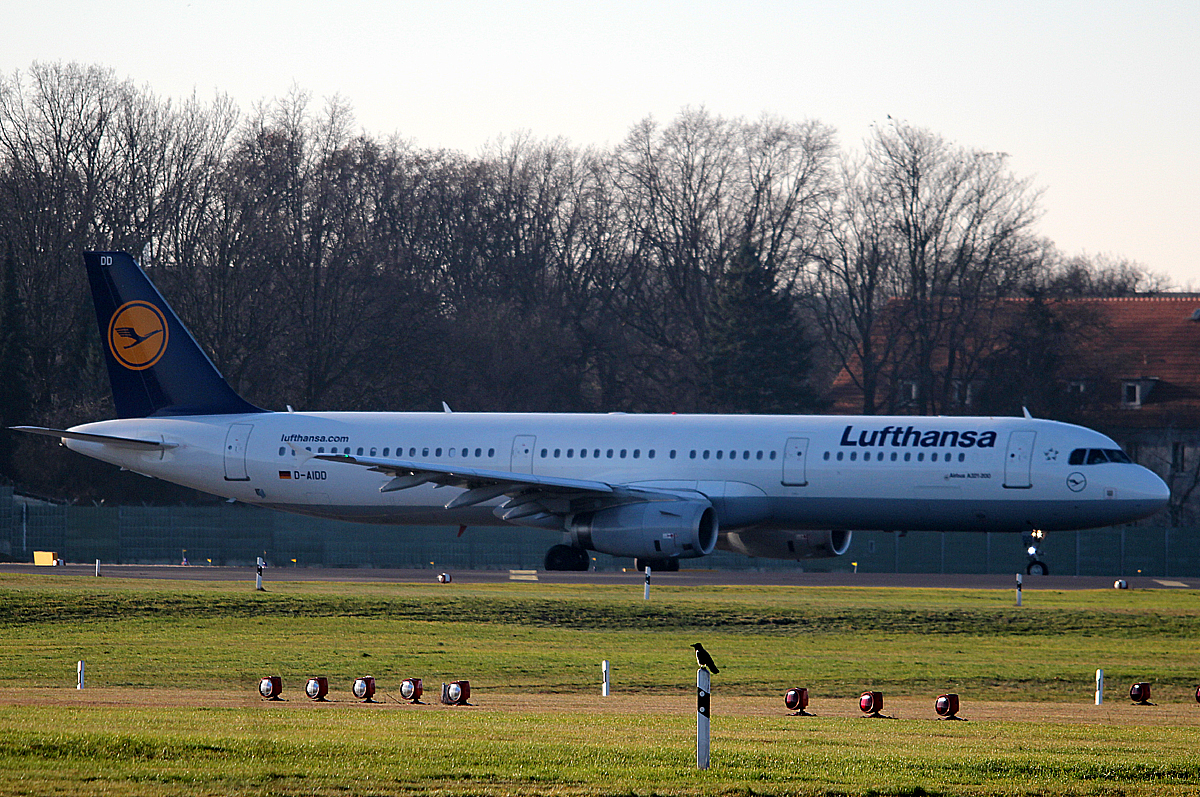 Lufthansa A 321-231 D-AIDD kurz vor dem Start in Berlin-Tegel am 30.12.2013