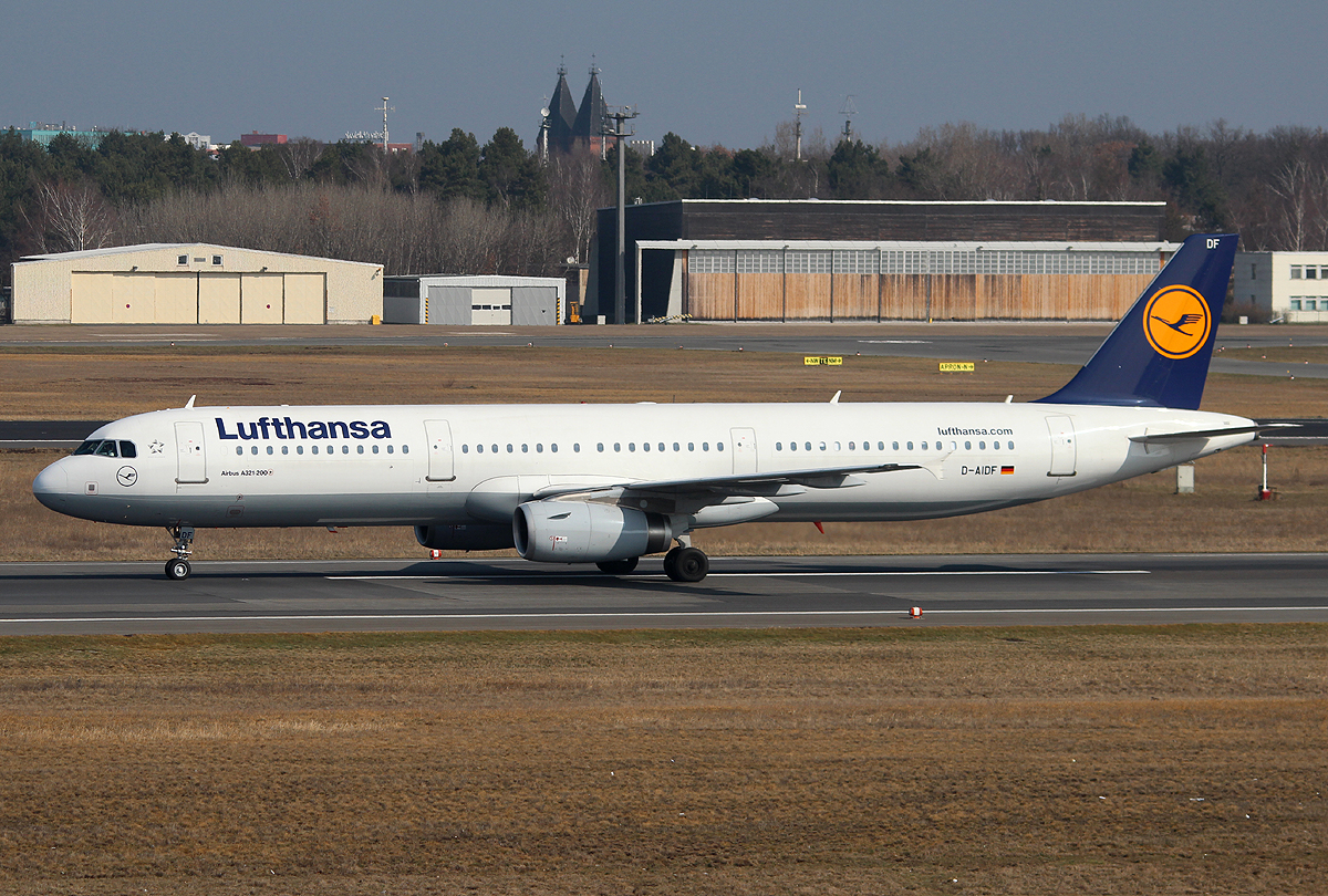 Lufthansa A 321-231 D-AIDF bei der Ankunft in Berlin-Tegel am 14.04.2013