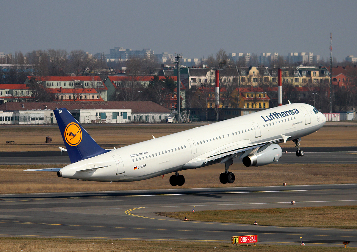 Lufthansa A 321-231 D-AIDF beim Start in Berlin-Tegel am 14.04.2013