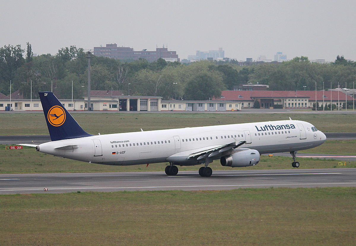 Lufthansa A 321-231 D-AIDF beim Start in Berlin-Tegel am 18.05.2013