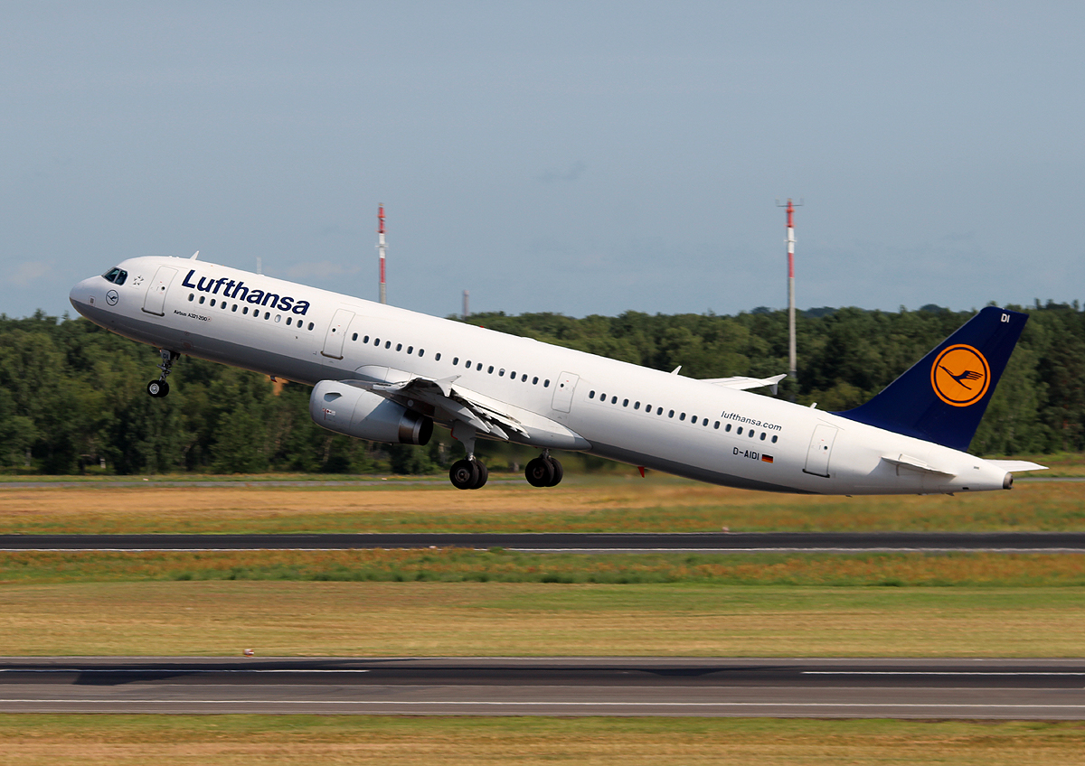 Lufthansa A 321-231 D-AIDI beim Start in Berlin-Tegel am 06.07.2013