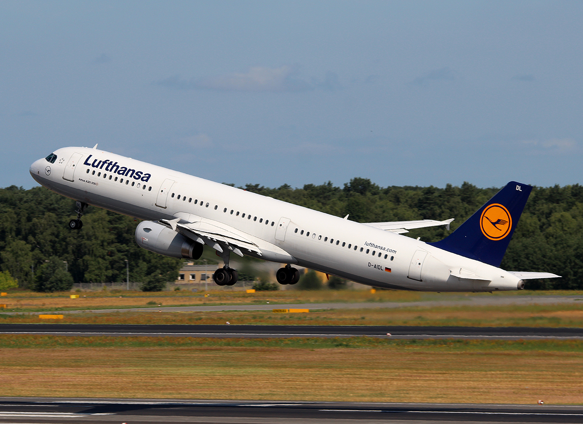 Lufthansa A 321-231 D-AIDL beim Start in Berlin-Tegel am 06.07.2013