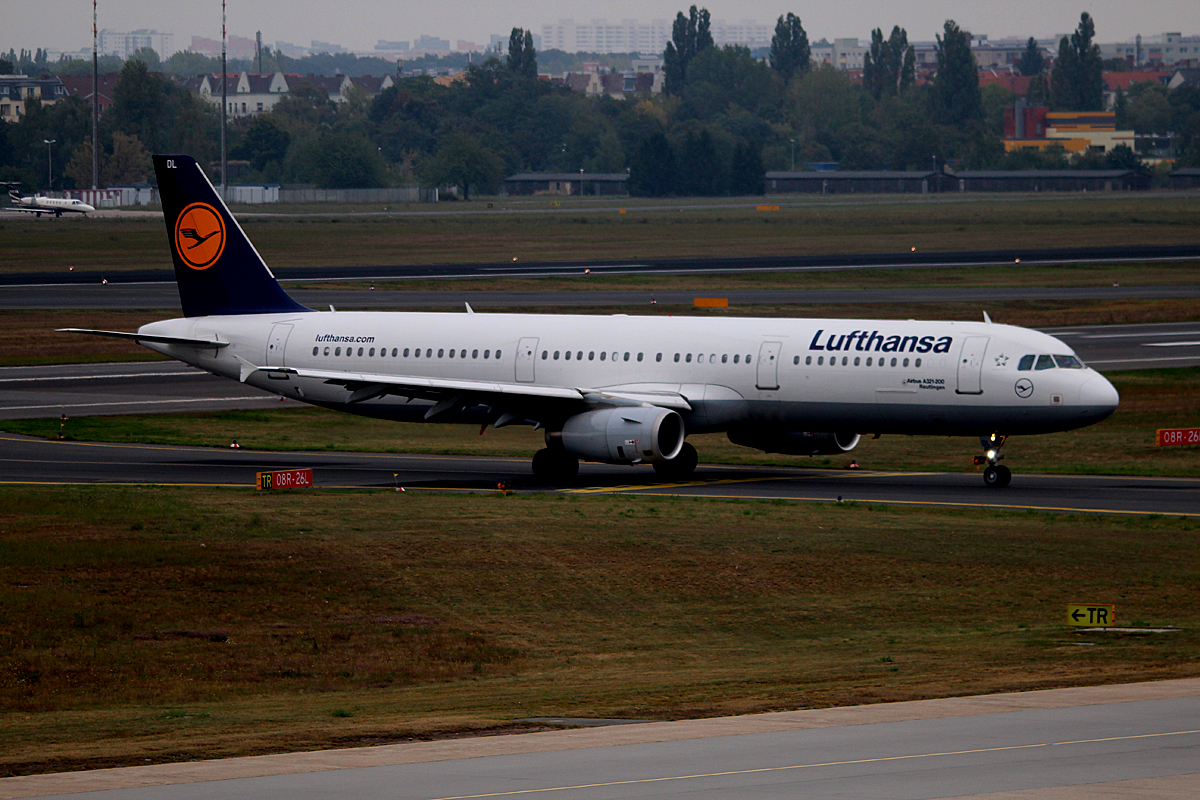 Lufthansa A 321-231 D-AIDL  Reutlingen  bei der Ankunft in Berlin-Tegel am 13.09.2014