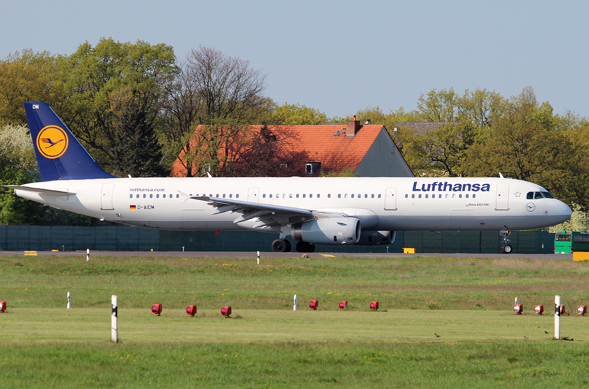 Lufthansa A 321-231 D-AIDM kurz vor dem Start in Berlin-Tegel am 05.05.2013