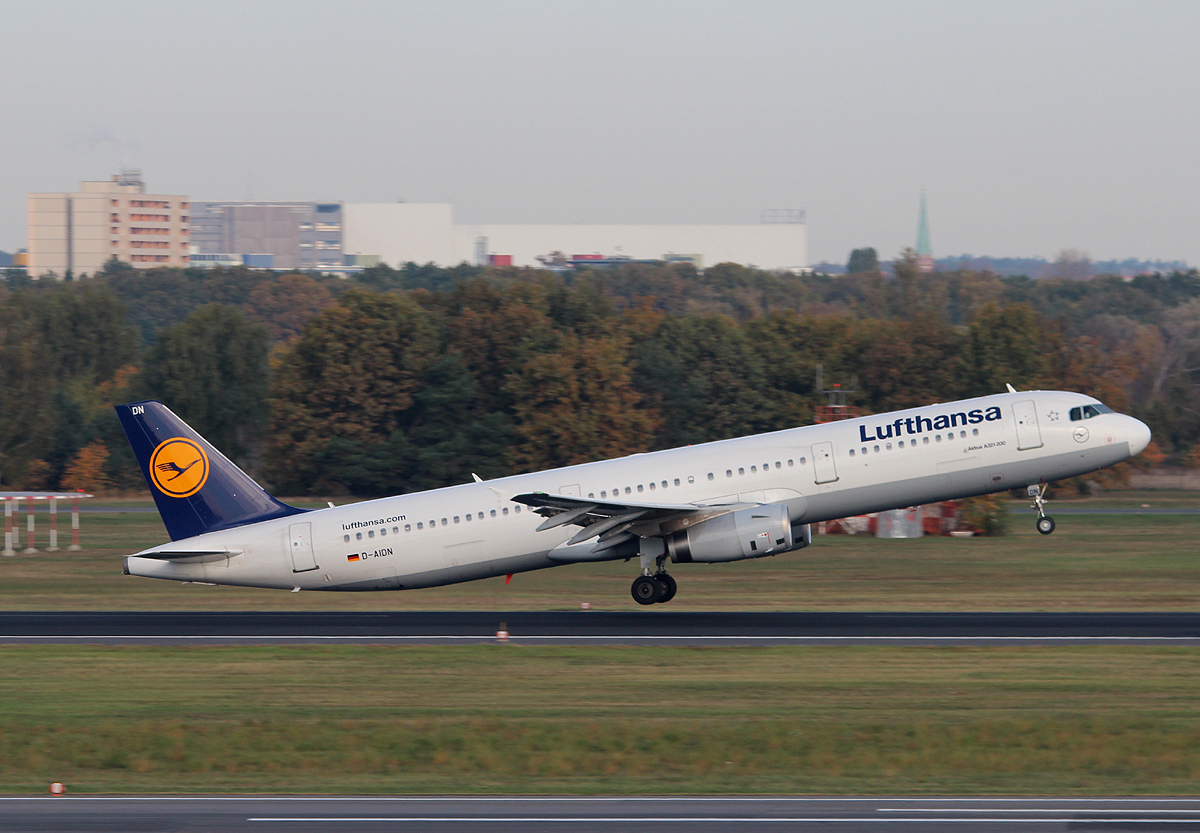 Lufthansa A 321-231 D-AIDN beim Start in Berlin-Tegel am 19.10.2013