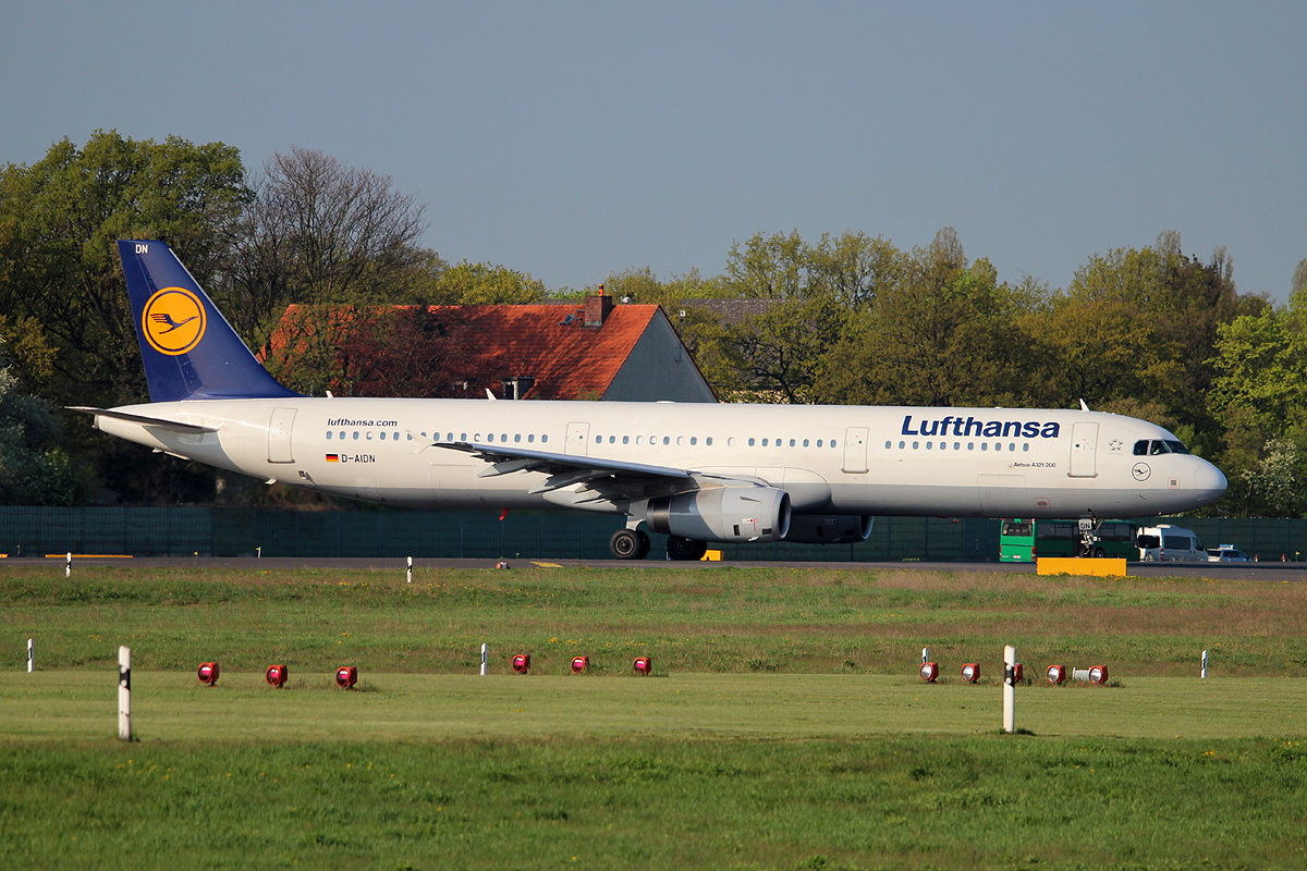 Lufthansa A 321-231 D-AIDN kurz vor dem Start in Berlin-Tegel am 05.05.20913