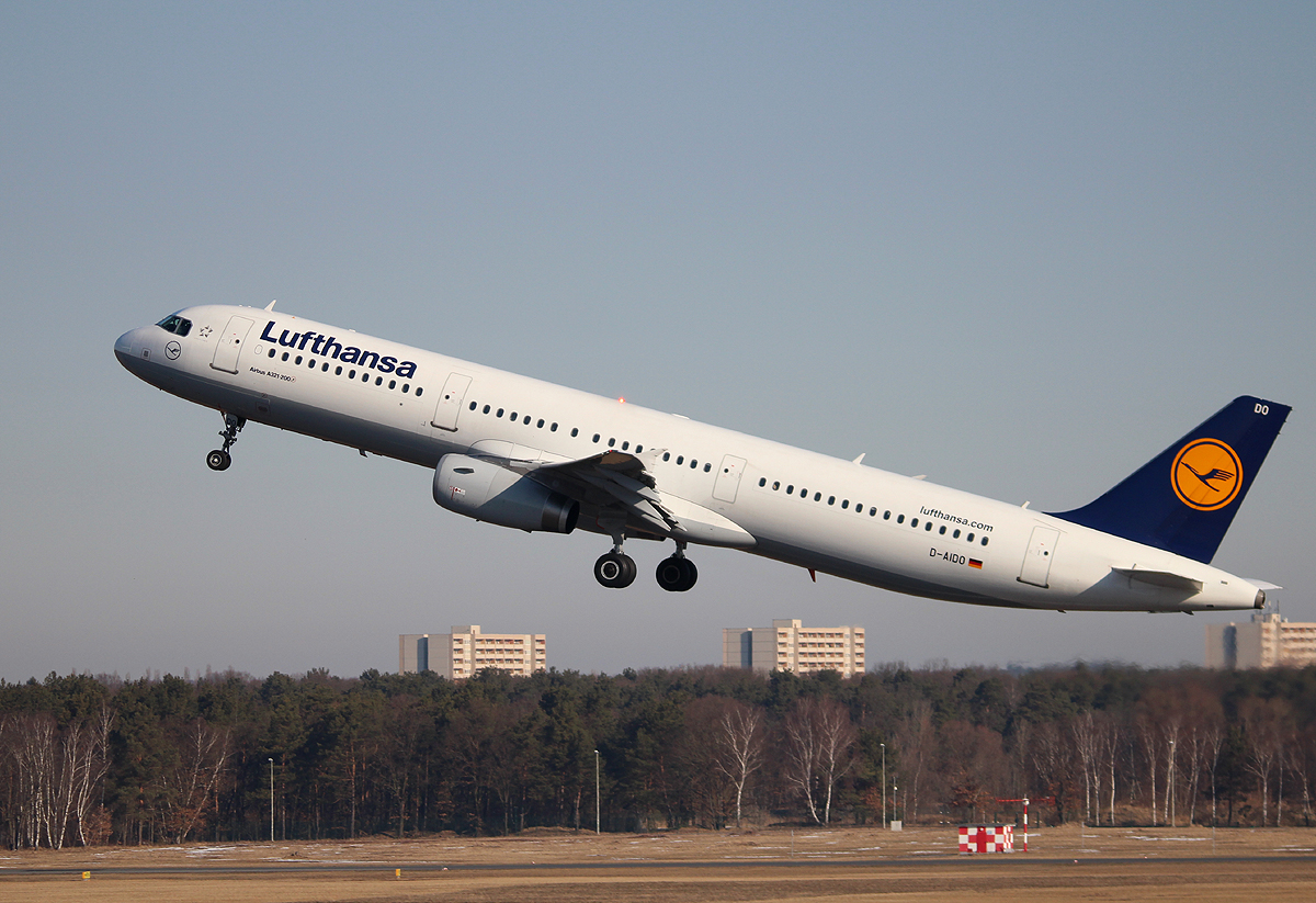 Lufthansa A 321-231 D-AIDO beim Start in Berlin-Tegel am 07.04.2013