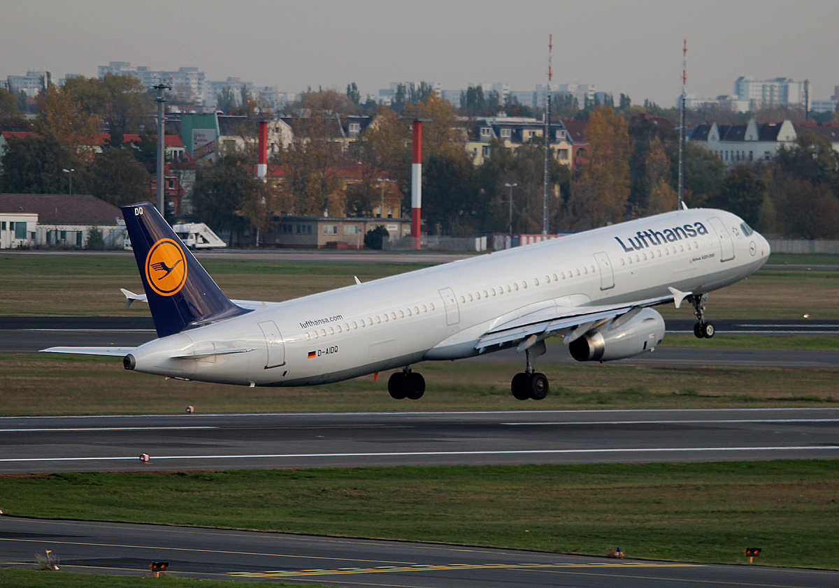 Lufthansa A 321-231 D-AIDQ beim Start in Berlin-Tegel am 19.10.2013