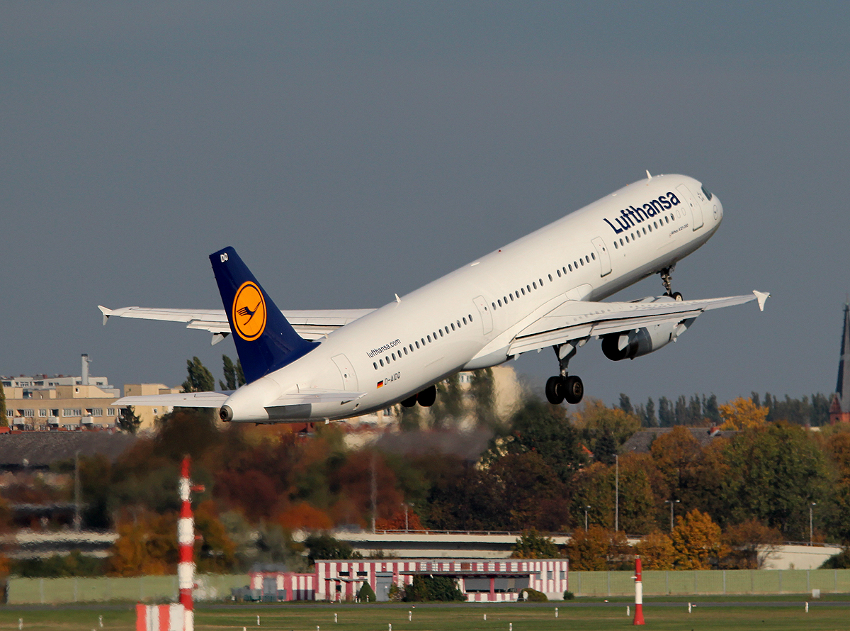 Lufthansa A 321-231 D-AIDQ beim Start in Berlin-Tegel am 19.10.2013