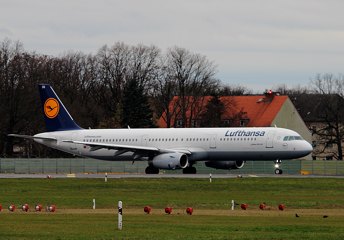Lufthansa A 321-231 D-AIDQ kurz vor dem Start in Berlin-Tegel am 29.11.2015