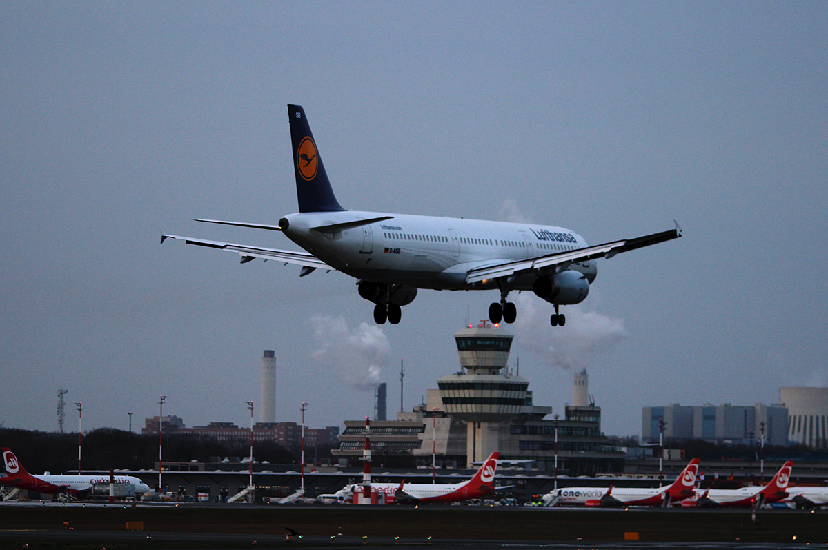 Lufthansa A 321-231 D-AISB bei der Landung in Berlin-Tegel am 03.01.2015