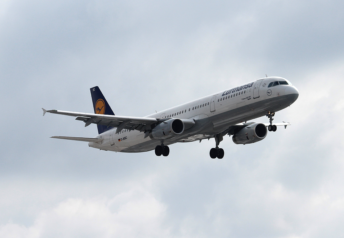 Lufthansa A 321-231 D-AISC  Speyer  bei der Landung in Berlin-Tegel am 01.04.2013