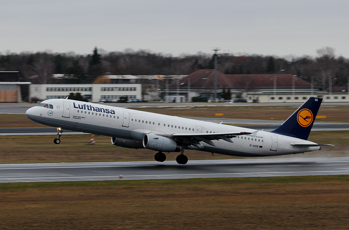 Lufthansa A 321-231 D-AISR beim Start in Berlin-Tegel am 09.02.2015