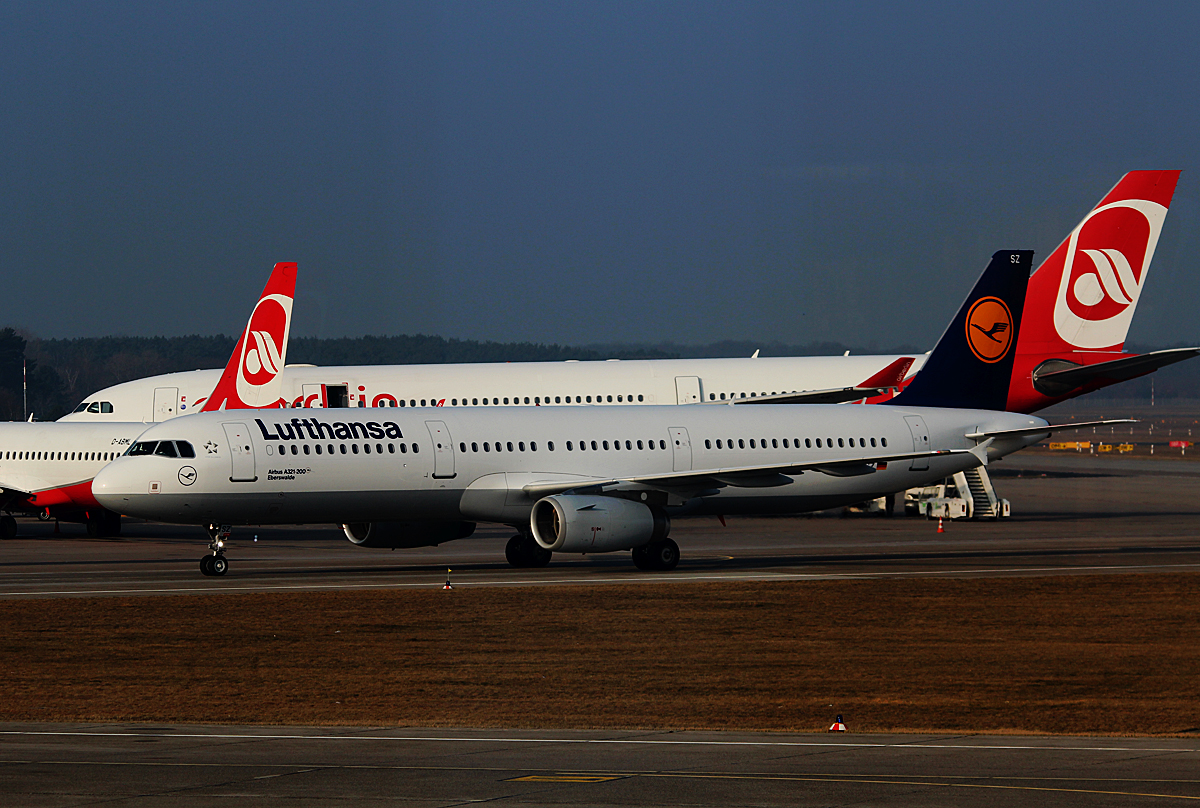 Lufthansa A 321-231 D-AISZ bei der Ankunft in Berlin-Tegel am 10.03.2015