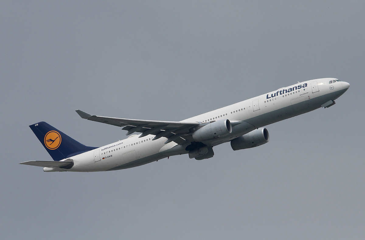 Lufthansa A 330-343X D-AIKM beim Start in Frankfurt am 10.06.2013