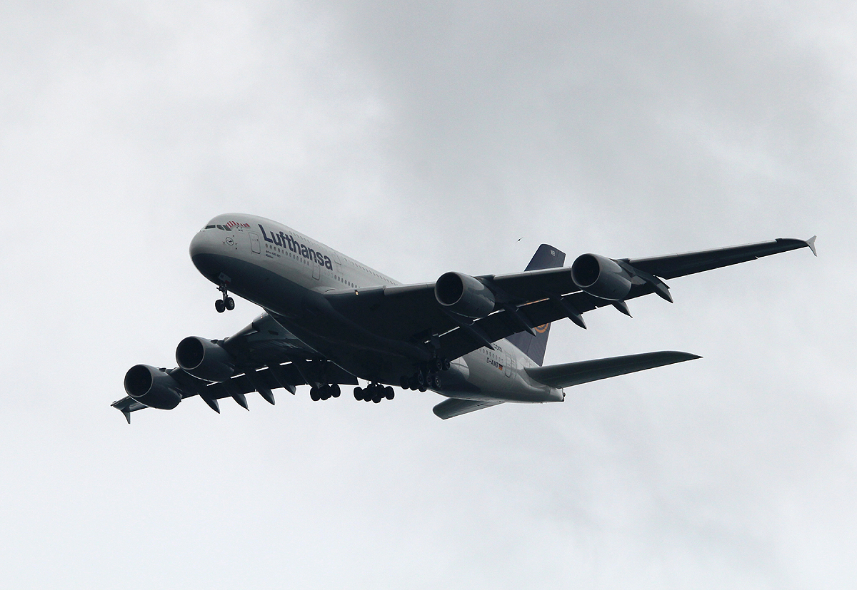 Lufthansa A 380-841 D-AIMB  Mnchen  bei der Landung in Frankfurt am 09.06.2013