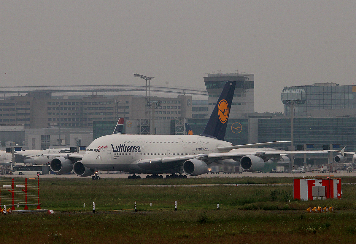 Lufthansa A 380-841 D-AIMB  München am 11.06.2013 auf dem Flughafen Frankfurt