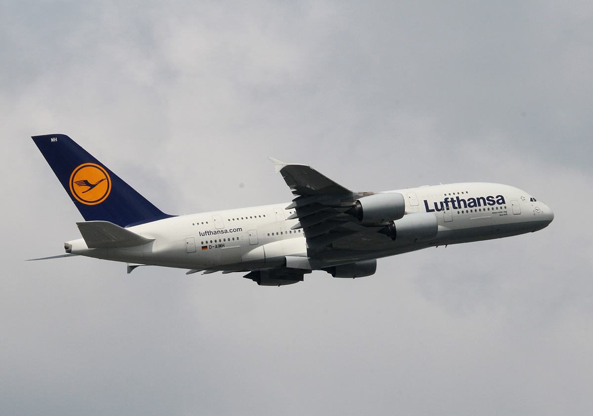Lufthansa A 380-841 D-AIMH  New York  beim Start in Frankfurt am 10.06.2013
