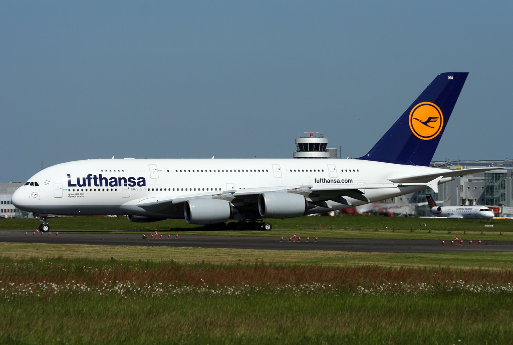 Lufthansa A-380 D-AIMA am Holdingpoint 05R in DUS / EDDL / Düsseldorf am 03.06.2010